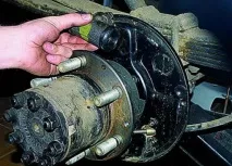 Заміна гальмівного циліндра задніх коліс автомобіля Газель циліндра