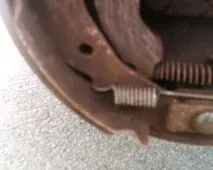 Заміна задніх барабанних гальмівних колодок Chevrolet Spark барабанних
