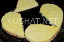 Грінки з яйцем та сиром яйцем