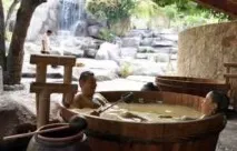 Огляд грязьового комплексу I-Resort у Нячанзі донгів