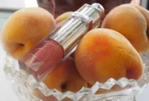 Дівчина з персиками або мій огляд на гібридну помаду Dior Addict Fluid Stick 338 Mirage дівчина