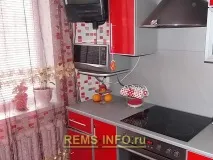 Дизайн кухні в червоно сірому кольорі 9 метрів, панельний будинок, фото кольорі