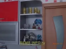 Дизайн кухні в червоно сірому кольорі 9 метрів, панельний будинок, фото сірому