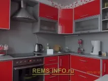 Дизайн кухні в червоно сірому кольорі 9 метрів, панельний будинок, фото сірому