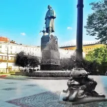 Дві Москви в одному кадрі одному