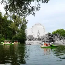 Дві Москви в одному кадрі одному