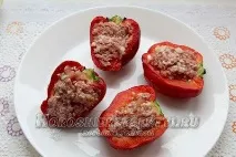 Фарширований перець у духовці половинками перець