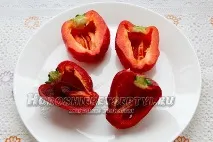 Фарширований перець у духовці половинками фарширований