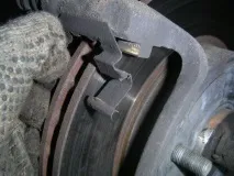 Як міняти гальмівні колодки на Nissan Almera Classic nissan