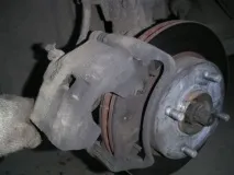 Як міняти гальмівні колодки на Nissan Almera Classic колодки