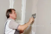 Як шпаклювати стіни під шпалери, фарбування, Відео інструкція шпаклювати