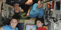Космонавти та астронавти астронавти