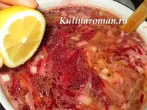 Червоний борщ з квасолею. червоний