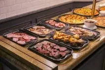 Найкращі ресторани зі шведським столом у Барселоні столом