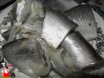 Маринований товстолобик з цибулею та оцтом оцтом