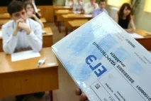 випускники