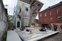 Не вір очам своїм! Дзеркальні ілюзії від Леандро Ерліха (Leandro Erlich) дзеркальні