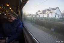 сюди