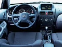Nissan Almera (N16, 2000-2006) – над прірвою nissan