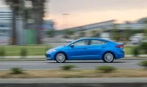 Відчуваємо вплив перехідного періоду на седан Hyundai Elantra перехідного
