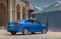 Відчуваємо вплив перехідного періоду на седан Hyundai Elantra відчуваємо