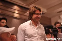 Як поводиться у формі Андрій Малахов поводиться