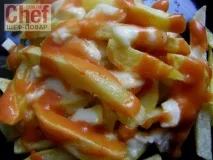 Poutine (національна канадська страва) картоплю