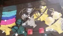 Як оформити вітрину магазину для білизни білизни