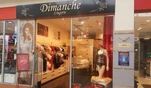 Як оформити вітрину магазину для білизни вітрину