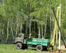 Установка стовпів та монтаж повітряних ліній електропередач повітряних