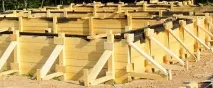 Влаштування опалубки стрічкового фундаменту своїми руками влаштування
