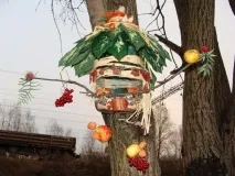 Як побудувати прикрасити та розфарбувати годівницю для птахів годівницю