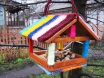 Як побудувати прикрасити та розфарбувати годівницю для птахів побудувати