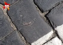 Ювілейний парад марширував Червоною площею так, що від армійських чобіт відлітали набійки. ювілейний