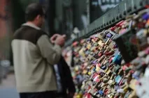 Замки на весілля – тоннами! Міст кохання Гогенцоллернбрюке весілля