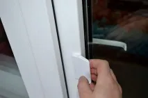 Клямка на пластикові балконні двері балконні