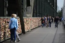 Замки на весілля – тоннами! Міст кохання Гогенцоллернбрюке весілля