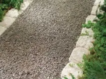 Як зробити доріжку із щебеню, Біля дачі щебеню