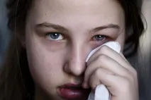 Болить ліве око біль