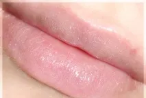 Блиск для губ Avon Color Trend - Read My Lips - Абсолютно комфортний блиск з гарним мерехтінням ( блиск