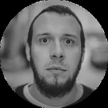 Часто люди приходять посвітити (обличчям) на камеру. часто