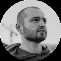 Часто люди приходять посвітити (обличчям) на камеру. посвітити
