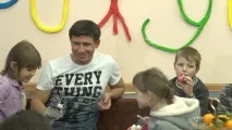 холостяку