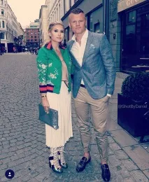 Дівчина дня дівчина