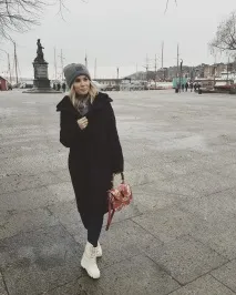 Дівчина дня дівчина