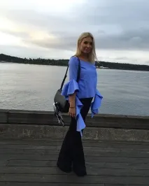 Дівчина дня вони
