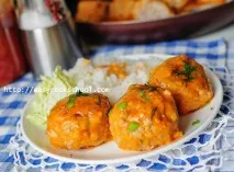 Як приготувати тефтелі з фаршу з рисом з підливою на сковороді. фаршу