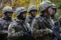 Міністр оборони та канцлер ФРН опинилися під ударом через неонацистівв армії Політика Світ канцлер