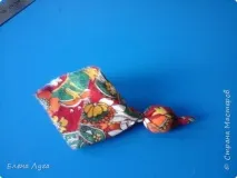 Півник з одного клаптя без голки, Країна Майстрів голки