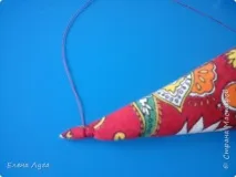 Півник з одного клаптя без голки, Країна Майстрів голки
